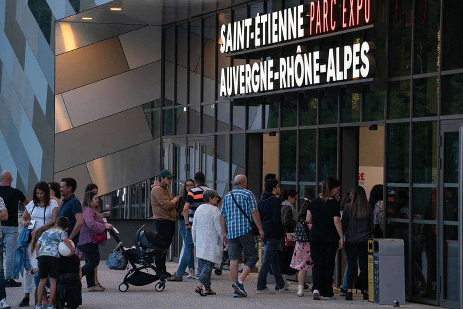Entrée du bâtiment de la foire
